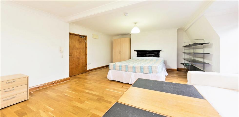 			INCLUSIVE OF  GAS, ELECTRICITY & WATER RATES, Studio Apartment, 1 bath, 1 reception Studio			 Glenmore Road, BELSIZE PARK